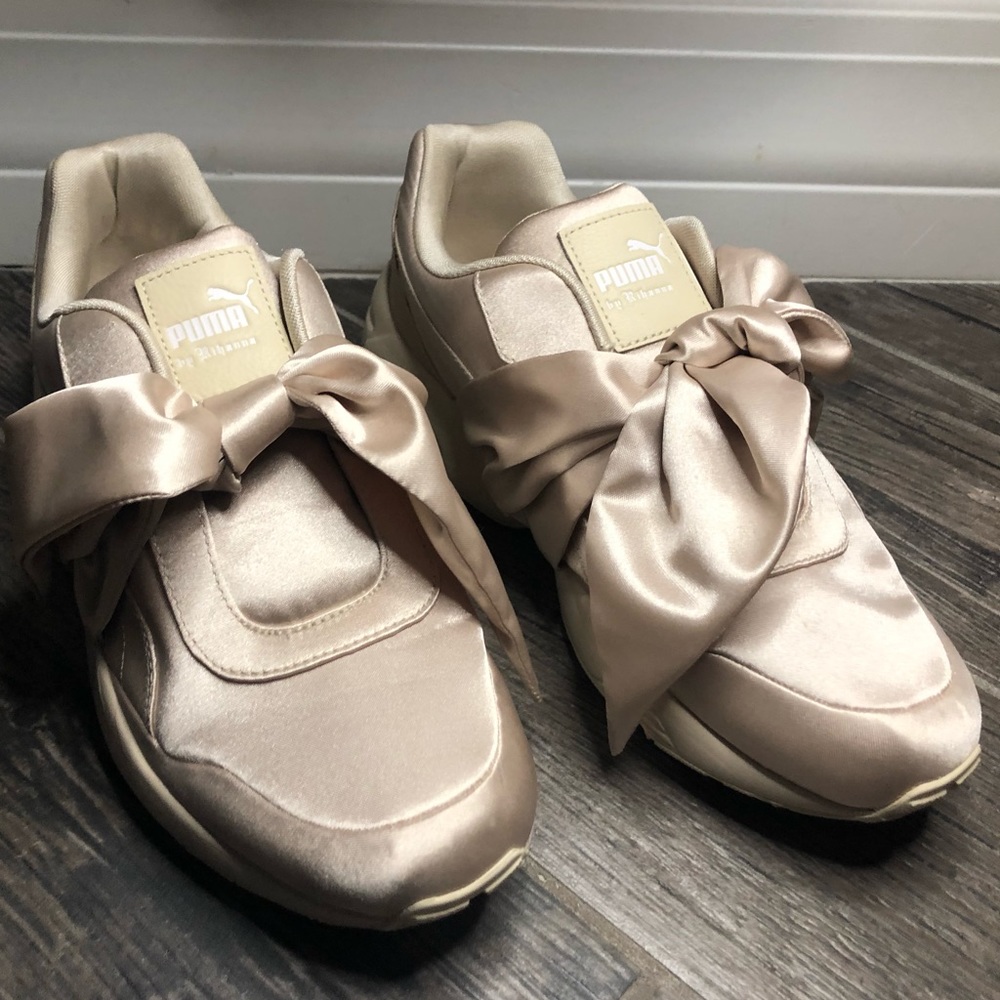 NEVER WORN FENTY sneakers 8.5